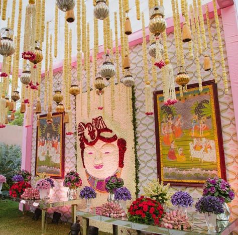 Krishna Wedding Theme, Vrindavan Theme Decor, Pichwai Designs, Traditional Backdrop, Indian Baby Shower Decorations, Haldi Ceremony Decorations, Indian Baby Showers, Pooja Decor, Engagement Decor