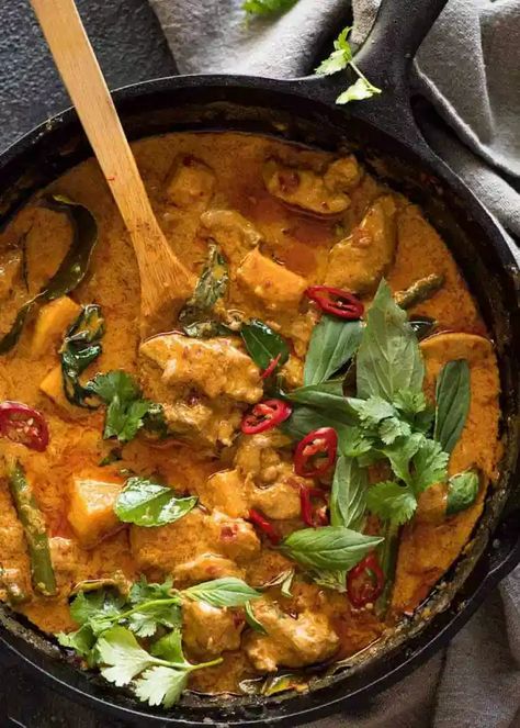 Thai Red Curry Recipe, Red Curry Recipe, Thai Curry Recipes, Chicken Breast Crockpot Recipes, Red Curry Chicken, Crockpot Chicken Breast, Ground Chicken Recipes, Paste Recipe, Recipetin Eats