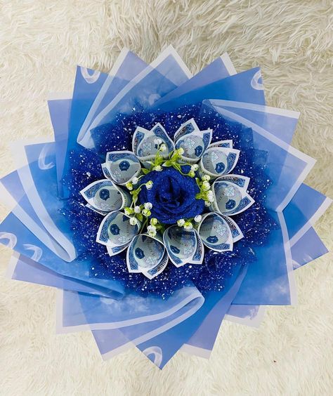 Bouquet Layout, Blue Bills, Touch Gifts, Paper Rose Craft, Rose Craft, Mini Money, Roses Bouquet Gift, Standing Flower, Money Rose