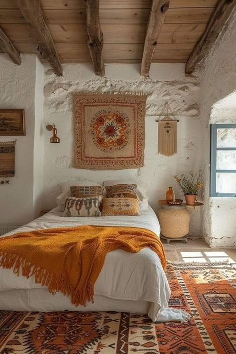 Greek Bedroom, Deco Boheme Chic, Bedroom Bohemian, Stile Boho Chic, Boho Style Bedroom, Low Bed, Boho Chic Bedroom, Bedroom Color, Girl Bedroom Decor