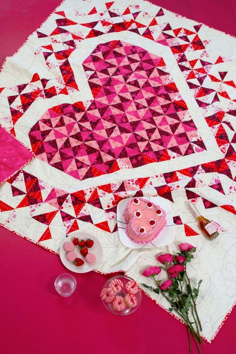 Exploding Heart Quilt Pattern, Exploding Heart Quilt, Quilt Blocks Easy, Heart Quilt Pattern, Diy Fabric Crafts, Love Struck, Cozy Quilts, Textile Crafts, Heart Quilt