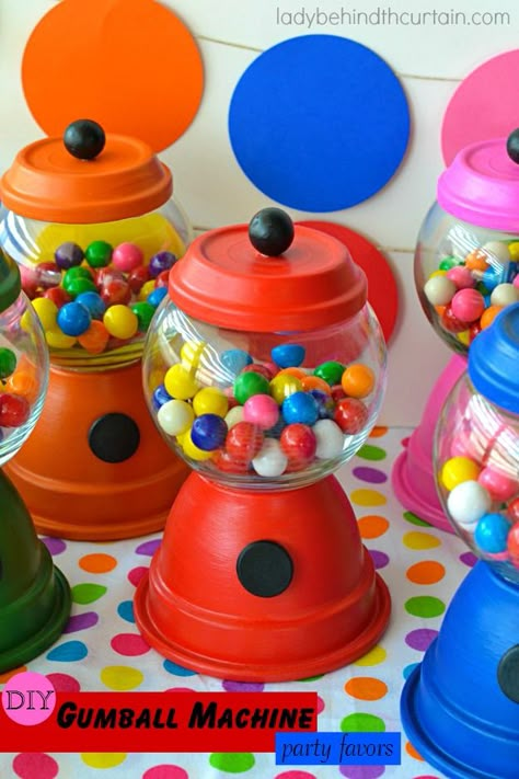 Treats, games and party favors to help you plan the perfect Bubble Gum Themed Birthday Party. Bubble Gum Party, Gumball Party, Diy Gumball Machine, Bubble Birthday Parties, Candy Theme Birthday Party, Candy Themed Party, Gumball Machines, Candy Land Birthday Party, Bubble Birthday