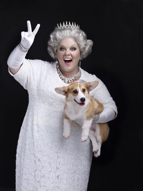 I could pull this costume off! The Queen and her Corgi ... Pony Finals, White Queen Costume, Corgi Halloween, Fawlty Towers, Birthday 21, Spooky Ideas, Curvy Clothes, Halloween Fest, Kellin Quinn