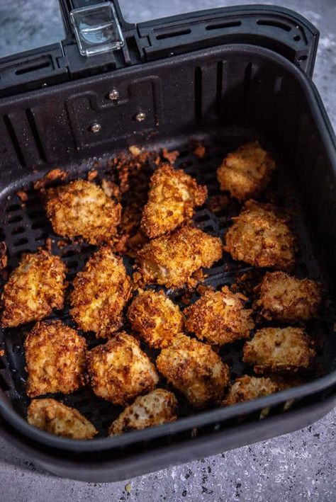 homemade chicken nuggets in air fryer basket Airfry Oysters, Air Fry Oysters, Airfryer Oysters, Air Fried Oysters, Fried Oysters In Air Fryer, Oysters In Air Fryer, Air Fryer Oysters, Air Fryer Oyster Recipes, Air Fryer Cauliflower Bites