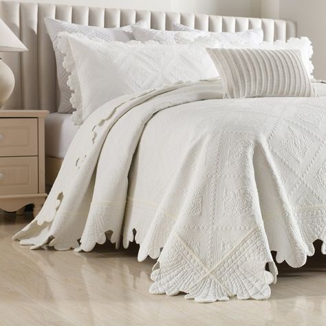 White Quilt Bedding, Oversized Quilt, Faux Fur Throw Blanket, Coverlet Bedding, Cotton Bedspread, Down Comforter, Sofa Blanket, Quilted Bedspreads, Coverlet Set