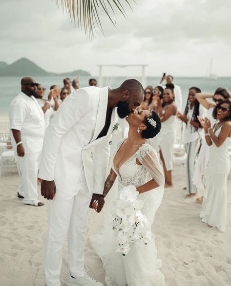 Beach Wedding Black Couple, Black Love Wedding, Black Couple Wedding, Afro Wedding, Black People Weddings, Beach Wedding Black, Jamaican Wedding, Elegant Wedding Themes, Intimate Destination Wedding