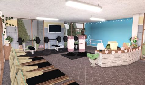 #bloxburg #bloxburgcity #bloxburggym Bloxburg Hotel Check In Ideas, Small School Ideas Bloxburg, Gym Build Bloxburg, Bloxburg Gym Layout Ideas, Bloxburg Mall Interior, Bloxburg Pc Setup, Front Desk Bloxburg, Bloxburg Houes Ideas, Extra Rooms In House Ideas Bloxburg