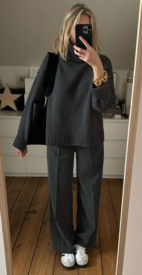 Black Turtleneck Outfit Classy, Autumn Outfits With Loafers, Gray Outfit Combination, Minimal Office Outfit, Business Casual Autumn Outfits, Trousers And Sweater Outfit, Grey Pinstripe Trousers Outfit, Winter Corporate Outfit Office Wear, Grey Work Pants Outfit