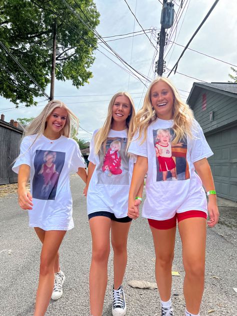 Ohio State Gameday outfits with friends Osu Gameday Outfit, Outfits With Friends, Osu Game, Ohio State Outfit, Gameday Outfits, Dream School, University Of Oklahoma, Gameday Outfit, Pic Ideas