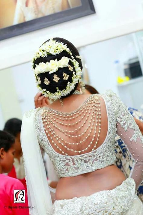 Trendy Blouse Patterns, Neck Ideas, Exclusive Blouse Designs, Hairstyles For Gowns, Velvet Saree, Wedding Jackets, Lace Blouse Design, Saree Hairstyles, Clothing Pattern Design