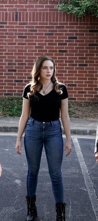 Legacies Outfits Hope, Hope Michaelson Outfits, Danielle Rose Russell Outfits, Hope Mikealson Outfits, Hope Mikaelson Outfits, Legacies Outfits, Hope Mickelson, Tvd Outfits, Daniella Rose