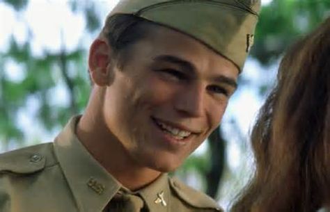 Josh Harnett in the Pearl Harbor movie...Omg I LOVE his smile here!! Pearl Harbor Quotes, Pearl Harbour Movie, Pearl Harbor Pictures, Josh Hartnett Pearl Harbor, Pearl Harbor Movie, Josh Harnett, Pearl Harbor Tours, Pearl Harbor Day, Josh Hartnett