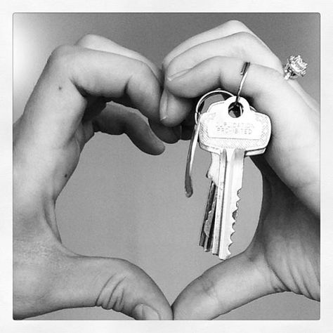 First home :) If your getting married..ladies use your left hand to show your ring and the mens left hand to show the band...that would be cute for thispicture New House Keys Aesthetic Couple, First Time Home Buyer Photoshoot, Our First Home Pictures, Move Out, First Home Pictures, Key Heart, Home Photo Shoots, Moving Announcement, Moving Announcements