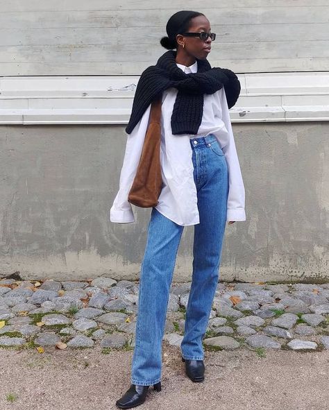 Sleek Outfit, Oversized White Shirt, Jeans Trend, French Women Style, Fall 23, Simple Sweaters, Fresh Outfits, Tracksuit Jacket, French Women