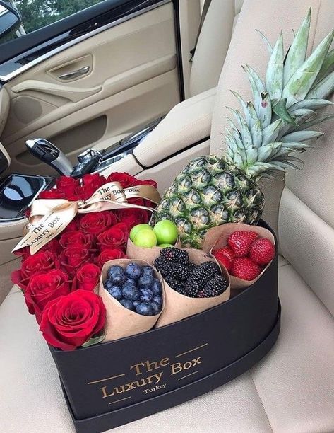 Fruit Basket Diy Gift, Fruit Baskets Diy, Fruit Bouquet Ideas, Fruit Hampers, Food Bouquet, Edible Bouquets, Fruit Basket Gift, Send Flowers Online, Diy Anniversary