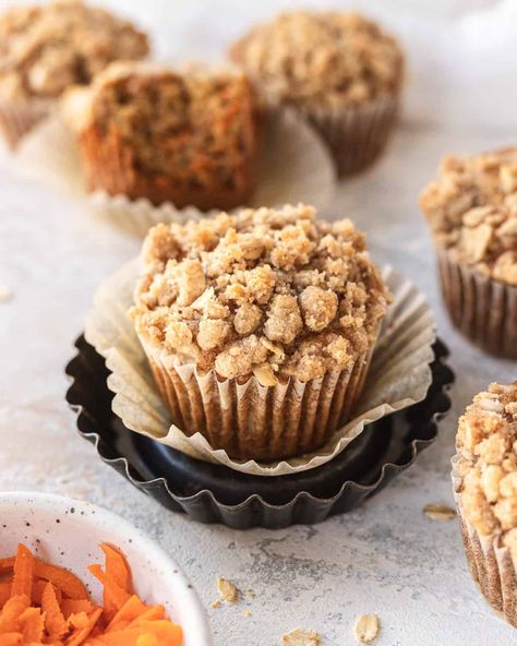 Carrot Muffins With Streusel, Banana Carrot Muffins, Carrot Banana Cake, Janes Patisserie, Carrot Muffins, Muffin Streusel, Cinnamon Muffins, Breakfast Sweets, Banana Muffins