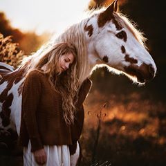 Equine Photography Poses, Horse Senior Pictures, Horse Photography Poses, Pictures With Horses, Horse Photographer, Horse And Human, Equine Portraits, Cute Horse Pictures, Paint Horse