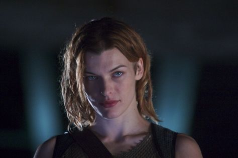 Milla Jovovich (Alice) From Resident Evil: Apocalypse Milla Jovovich Resident Evil, Nerve Movie, Evil Makeup, Resident Evil Apocalypse, Resident Evil Alice, Mike Epps, Beatles Girl, Healthy Makeup, Alice Cosplay