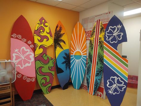 Beach Homecoming Float, Hawaiian Hallway Decorations, Tropical Homecoming Theme, Hawaiian Float Parade, Hawaiian Themed Pep Rally, Beach Theme Homecoming, Summer Hallway Decorations School, Luau School Dance, Beach Hallway Decorations School