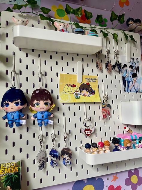 Anime Pegboard, Ikea Pegboard Ideas, Skådis Ikea, Room References, Skadis Pegboard, Bluelock Anime, Ikea Pegboard, Pegboard Ideas, Bedroom Stuff