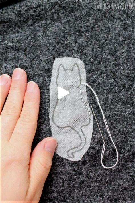 ✓✓ See an easy t-shirt embroidery DIY with a free simple cat embroidery to print. Video tutorial for how to embroider on t-shirts. shoe lace patterns converse high tops, shoe lace patterns vans, shoe lace patterns for 5 holes, shoes.. Shirts With Embroidery, Embroidery For Men, Diy Embroidery Projects, T Shirt Embroidery, Slip Stitch Crochet, How To Tie Shoes, Diy Textiles, Cat Embroidery, How To Fold Towels