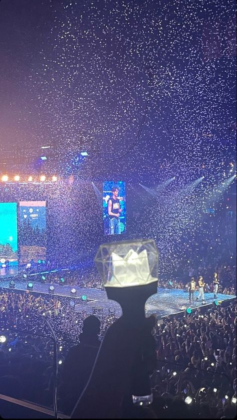 Kpop Concert Seventeen, Kpop Concert Photos, Kpop Concert Aesthetic, Chang Kyun, Dance Studio Decor, 2024 Manifestation, Concert Crowd, Vision Board Pics, Kpop Concert