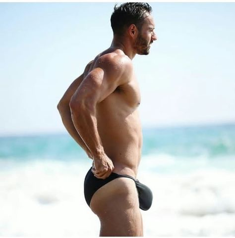 Old Bodybuilder, Guys In Speedos, Hunks Men, Beard Look, Training Clothes, Great Body, Men Beach, Athletic Men, Big Men