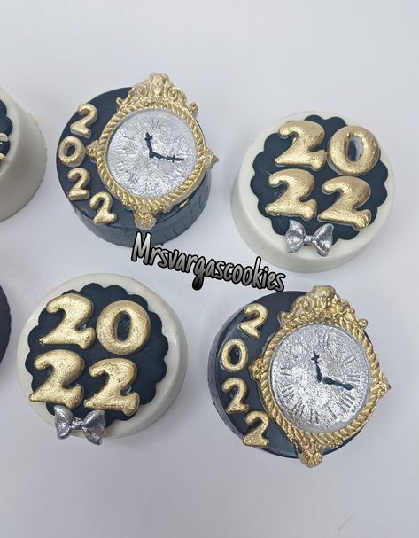 New Years Chocolate Covered Oreos, Cake Puck, Dipped Treats, New Year's Cake, Covered Oreos, Seasonal Treats, Cake Balls, Chocolate Covered Oreos, Chocolate Treats