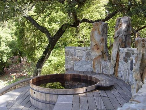 47 Irresistible hot tub spa designs for your backyard Whirlpool Deck, Rustic Deck, Hot Tub Landscaping, Hot Tub Designs, Outdoor Farmhouse, Outdoor Hot Tub, Relaxing Backyard, Modern Deck, Hot Tub Deck