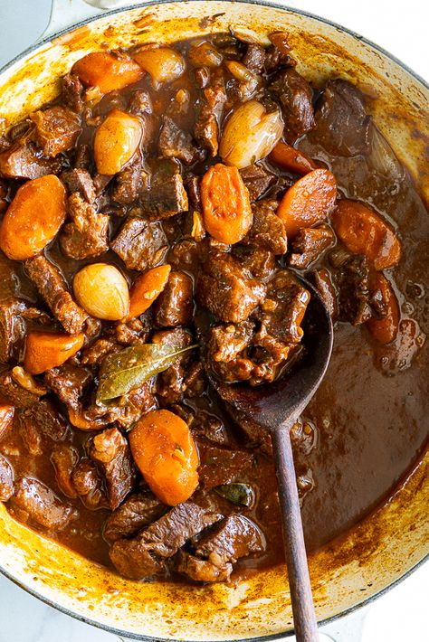 Easy Beef Stew - Simply Delicious Easy Beef Stew Recipe, Diet Soup Recipes, Winter Dinner Recipes, Easy Beef Stew, Soup With Ground Beef, Beef Soup Recipes, Vegetable Beef Soup, Slow Cooked Beef, Soup Dinner