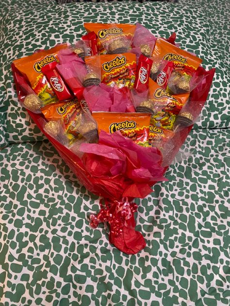 Graduation chip and candy bouquet MY DIY after seeing so many ideas I decided to combine them into one bouquet. Proud mama class of 2023 !! Chip Bouquet, Bouquet Ideas Diy, Graduation 8th Grade, Class Of 2023, Bouquet Ideas, Candy Bouquet, Gift Graduation, Diy Bouquet, Business Idea