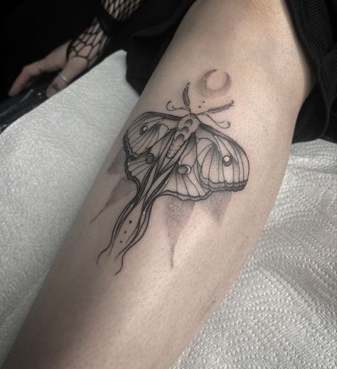 Moth Shin Tattoo, Mythical Tattoos, Tattoo Collage, Lunar Moth Tattoo, Tattoo Papillon, Luna Moth Tattoo, Moth Tattoo Design, Minimal Tattoo Designs, Minimal Tattoo Ideas