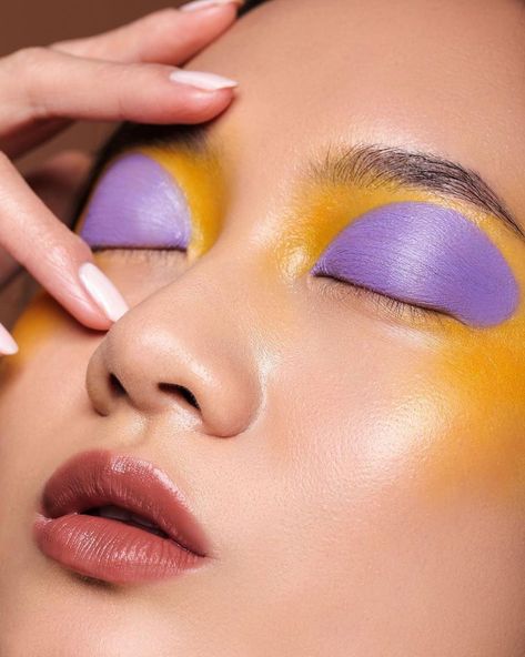 Gabby Marie on Instagram: “Looove those colours together !!!. 💜💛💜💛💜💛💜💛💜💛💜💛💜💛💜💛💜💛. Photographer: @edwardanthonyphotography Model: @thesandrazhang MUA:…” Nyc Makeup, Bright Eye Makeup, Colour Blocking Fashion, Fun Makeup, Photoshoot Makeup, Unique Faces, Eye Look, No Eyeliner Makeup, Makeup Photography