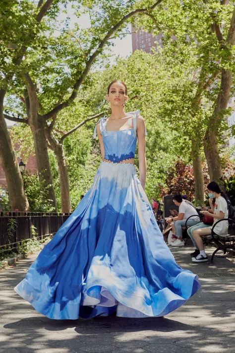 Gurung Dress, Ombré Hair, Prabal Gurung, Blue And White Dress, Friends Fashion, Runway Collection, Mini Fashion, Look Fashion, High Fashion