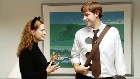 Three Hole Punch Jim, Best Duo Costumes, Cool Couple Halloween Costumes, Punny Costumes, Jim And Pam, Office Halloween Costumes, Fashion Costume Halloween, Jim Pam, Halloween Duos