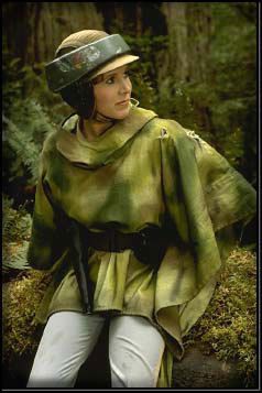 Leia - Return of the Jedi - Endor Moon this will be my Halloween costume one day Leia Endor, Star Wars Episode 6, Jedi Princess, Princess Leia Costume, Carrie Fisher Princess Leia, Jedi Costume, Leia Costume, Leia Star Wars, Star Wars Princess Leia