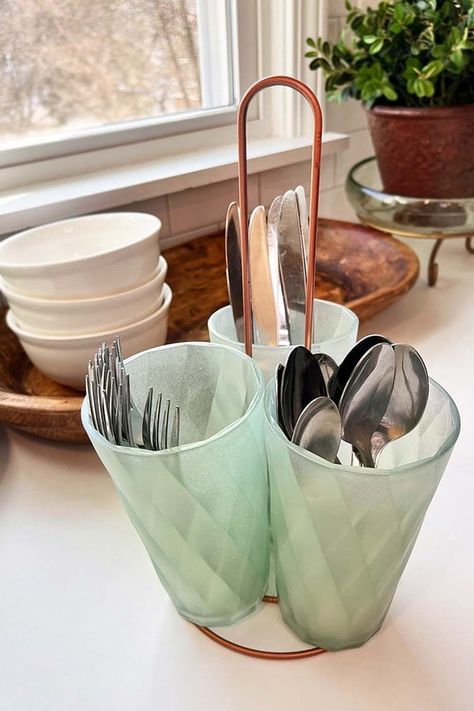 Diy Plastic Silverware Holder, Silverware Holders For Parties, How To Display Plastic Utensils For Party, Picnic Utensil Ideas, Diy Flatware Caddy, Silverware Caddy Ideas, Diy Silverware Caddy, Diy Utensil Holder Dollar Stores, Dollar Tree Utensil Holder Diy