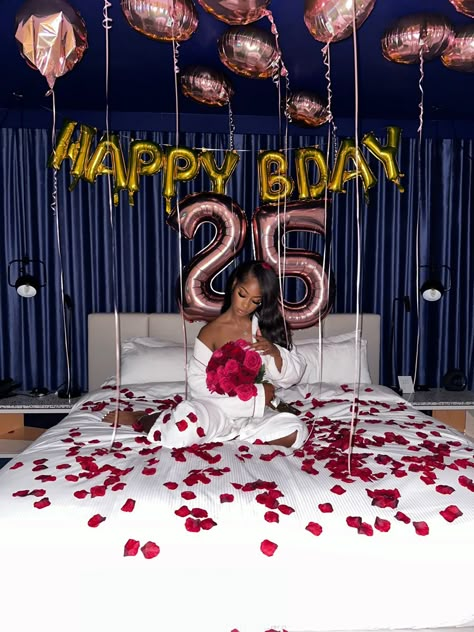 Birthday Photoshoot Ideas Hotel, Birthday Shoot In Bed, Bed Photoshoot Black Woman, Birthday Hotel Pictures, Hotel Birthday Photoshoot Ideas, Hotel Room Photoshoot Ideas Birthday, 21th Birthday Photoshoot Ideas, Birthday Hotel Photoshoot, Bed Birthday Photoshoot