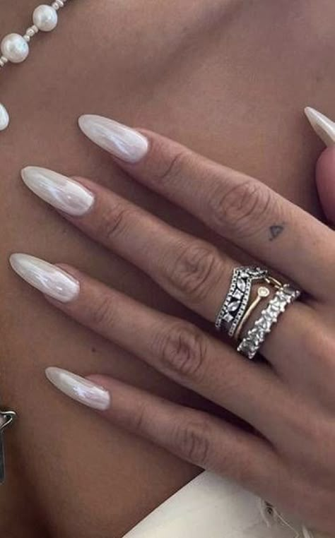 Nails 2023 French Tip, Clear Acrylic Nails Natural, Pearl Acrylic Nails, Minimalist Nails Neutral, Nail Designs Engagement, Neutral Nails Classy, Chrome Pearl Nails, Pretty Nails Coffin, Engagement Nail Ideas