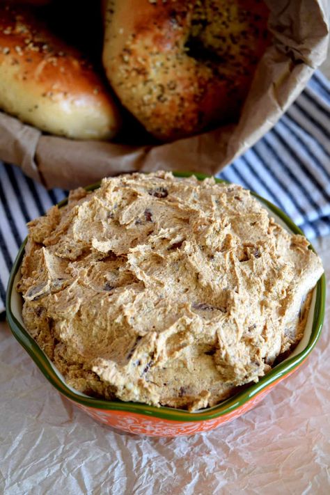 Pumpkin Spread, Pumpkin Spice Pecans, Bagel Spread, Cream Cheese Spread Recipes, New Years Appetizers, Cream Cheese Spread, Cream Cheese Dip, Pumpkin Cream Cheese, Homemade Pumpkin Spice