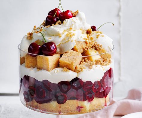 Trifle Cheesecake, Best Trifle Recipes, Best Trifle, Maderia Cake, Christmas Trifles, Summer Trifle, Cherry Trifle, Trifle Dessert Recipes, Trifle Recipes