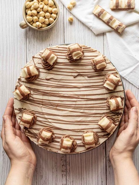 Kinder Bueno Cheesecake (No-bake) #SummerDessertWeek - SugarYums Kinda Bueno Cheesecake, Bueno Cheesecake Recipe, Kinder Cheesecake Recipe, Kinder Bueno Cheesecake Recipe, Kinderbueno Cake, Bueno Cheesecake, Bueno Cake, Hazelnut Filling, Cookie Base