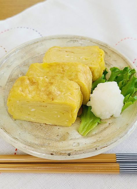 Egg Breakfast Recipes, Japanese Omelet, Asian Breakfast, Japanese Egg, Egg Omelet, Omelets Recipe, Japanese Recipe, Cooking Sauces, Japanese Recipes