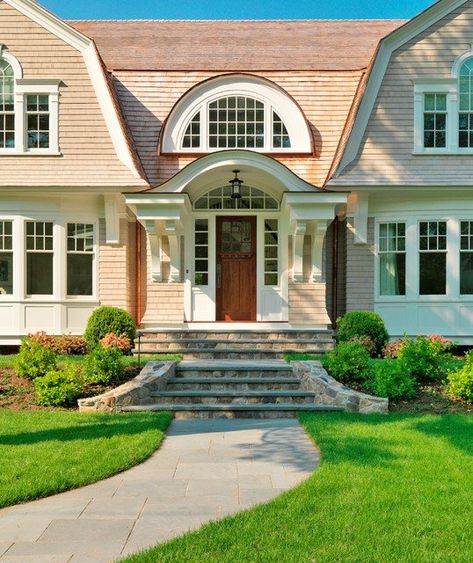 23 Creative Ideas Of Traditional Outdoor Front Entry Steps Front Porch Steps, Front Stairs, Traditional Front Doors, Front Stoop, Entry Stairs, Gambrel Roof, Porch Steps, Casas Coloniales, Front Steps