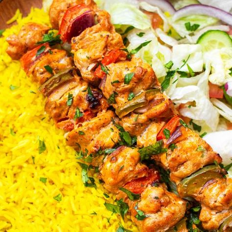 Back Pri Baked Chicken Kabobs, Easy Marinated Chicken, Marinated Chicken Kebabs, Chicken Tikka Kebab, Yogurt Marinated Chicken, Chicken Kebab Recipe, Chicken Kebab, Chicken Skewer Recipe, Shish Kebab