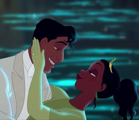 Tiana The Princess And The Frog, Princess And The Frog Scenes, Disney Princess Kiss, Princess Tiana And Prince Naveen, Tiana Princess And The Frog, Disney Prom, Tiana Disney, Tiana And Naveen, Prince Naveen