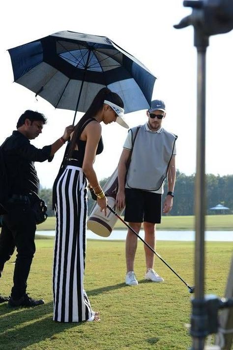 Rich lady playing golf and her servant holding Umbrella to shield her from the sun rays. Rich Lady, Holding Umbrella, Billionaire Lifestyle Luxury Living, Rich Girl Lifestyle, Playing Golf, Rich Women, Beautiful Women Over 40, Sun Rays, Billionaire Lifestyle