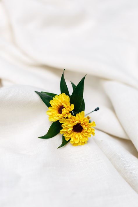 Florist Inspiration, Yellow Boutonniere, Boutonniere Prom, Flowers At Wedding, Prom Boutonniere, Boutonnieres Prom, Rustic Boutonniere, Wedding Boutonniere, Corsage Wedding