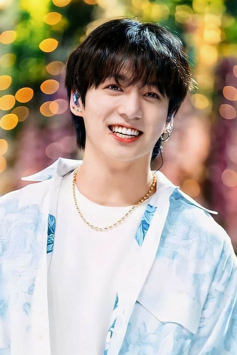 Jeon Jungkook Bunny Smile, Jungkook Bunny Smile, Bunny Smile, Jungkook Bunny, Jungkook Smile, Smile Pictures, Bts Jungkook Birthday, Jungkook Oppa, Beautiful Tiaras