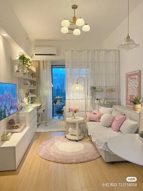 Modern Cute Living Room, Princesscore Living Room, House Inspo Aesthetic Living Room, Mini Home Interior Design, Cute Appartement Aesthetic, Soft Living Room Aesthetic, Cute Aesthetic Living Room, Pink Apartment Living Room